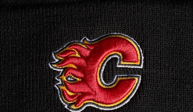 59204 Шапка Calgary Flames, черн., 55-58 - фото №3