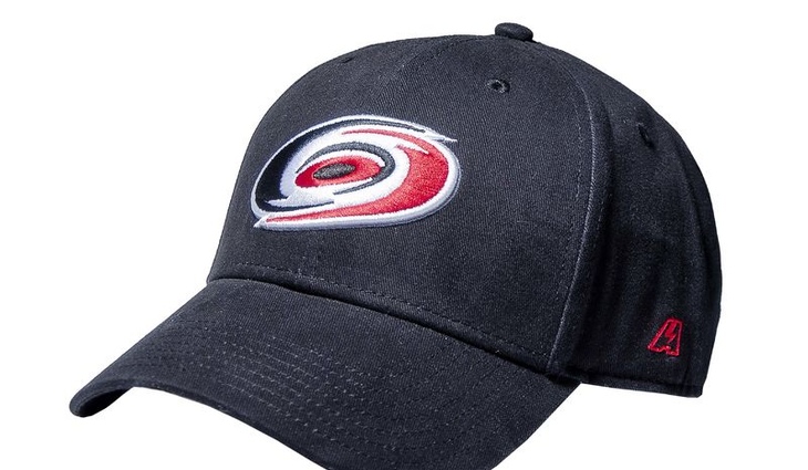 31117 Бейсболка Carolina Hurricanes - фото №1