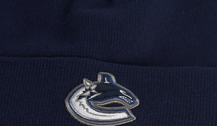 59098 Шапка Vancouver Canucks, - фото №3